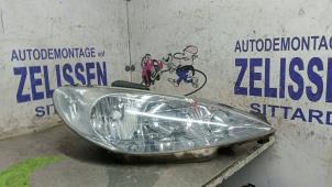 Begagnade Strålkastare, höger Peugeot 206 (2A/C/H/J/S) 1.4 XR,XS,XT,Gentry Pris € 31,50 Marginaltabell erbjuds av Zelissen V.O.F. autodemontage
