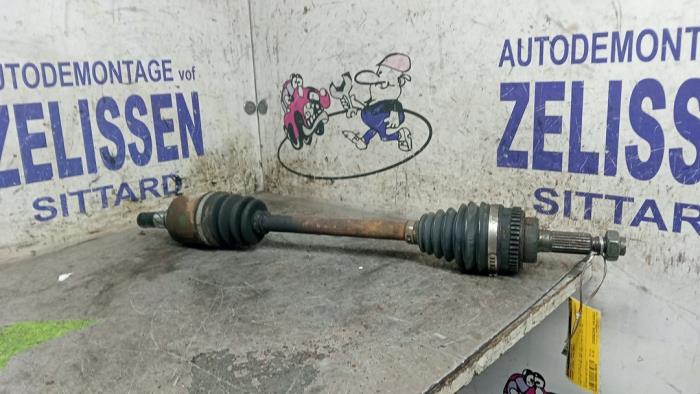 Drivaxel, vänster fram från en Suzuki Ignis (FH) 1.3 16V 2002