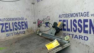Gebruikte Raammechaniek 2Deurs rechts-voor Fiat Ducato (250) 2.2 D 100 Multijet Euro 4 Prijs € 78,75 Margeregeling aangeboden door Zelissen V.O.F. autodemontage