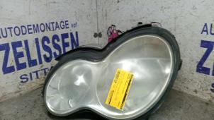 Begagnade Strålkastare, vänster Mercedes C Combi (S203) 2.2 C-220 CDI 16V Pris € 47,25 Marginaltabell erbjuds av Zelissen V.O.F. autodemontage