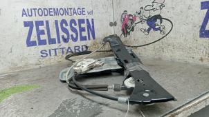 Gebruikte Raammechaniek 4Deurs links-voor Mercedes C Combi (S203) 2.2 C-220 CDI 16V Prijs € 52,50 Margeregeling aangeboden door Zelissen V.O.F. autodemontage