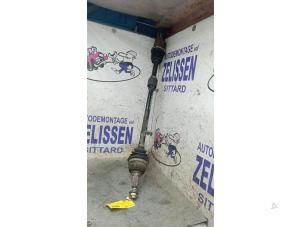 Używane Os napedowa prawy przód Nissan Note (E11) 1.4 16V Cena € 31,50 Procedura marży oferowane przez Zelissen V.O.F. autodemontage