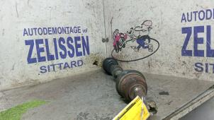 Używane Os napedowa lewy przód Nissan Note (E11) 1.4 16V Cena € 42,00 Procedura marży oferowane przez Zelissen V.O.F. autodemontage