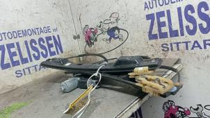 Gebruikte Ruitmechaniek 4Deurs links-voor Opel Astra J Sports Tourer (PD8/PE8/PF8) 1.4 Turbo 16V Prijs € 89,25 Margeregeling aangeboden door Zelissen V.O.F. autodemontage