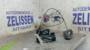 Begagnade Dörrlåsmekanism, 4-dörrars, vänster fram Nissan Primastar 2.0 dCi 90 Pris € 47,25 Marginaltabell erbjuds av Zelissen V.O.F. autodemontage