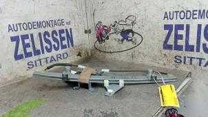 Gebruikte Raammechaniek 4Deurs links-voor Nissan Note (E11) 1.6 16V Prijs € 31,50 Margeregeling aangeboden door Zelissen V.O.F. autodemontage