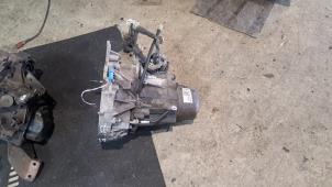 Begagnade Växellåda Renault Clio III (BR/CR) 1.2 16V 75 Pris € 262,50 Marginaltabell erbjuds av Zelissen V.O.F. autodemontage