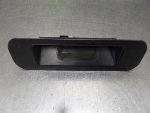 Gebruikte Handgreep Achterklep Opel Zafira Tourer (P12) Prijs op aanvraag aangeboden door Bongers Auto-Onderdelen Zeeland