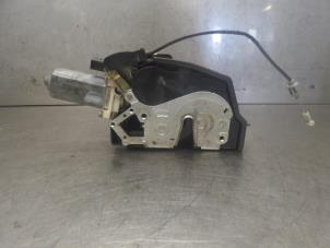 Gebruikte Portierslot Mechaniek 4Deurs links-achter BMW 7 serie (E65/E66/E67) 730d 24V Prijs op aanvraag aangeboden door Bongers Auto-Onderdelen Zeeland