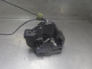 Begagnade Dörrlåsmekanism, 4-dörrars, vänster bak Mercedes E-Klasse Pris på förfrågan erbjuds av Bongers Auto-Onderdelen Zeeland