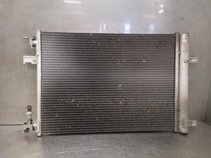 AC-radiator från en Daewoo Orlando (YYM/YYW) 1.8 16V VVT 2012