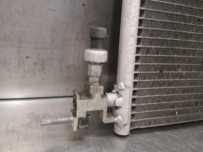 AC-radiator från en Daewoo Orlando (YYM/YYW) 1.8 16V VVT 2012