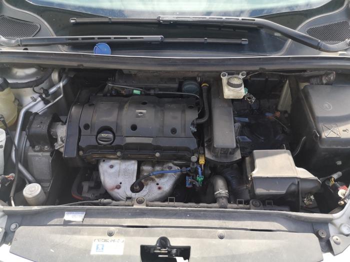Motor van een Peugeot 307 SW (3H) 1.6 16V 2006