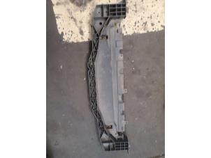 Begagnade Stötfångare, nedre del Peugeot 207 CC (WB) 1.6 16V Pris på förfrågan erbjuds av Bongers Auto-Onderdelen Zeeland