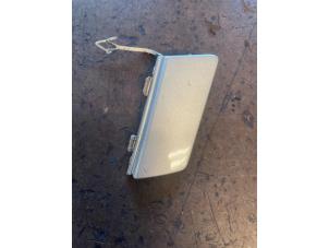 Begagnade Skydd, främre dragögla Mercedes B (W245) 2.0 B-200 16V Turbo Pris på förfrågan erbjuds av Bongers Auto-Onderdelen Zeeland