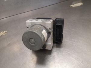 Begagnade ABS-pump Kia Cee'd Sportswagon (JDC5) 1.6 GDI 16V Pris på förfrågan erbjuds av Bongers Auto-Onderdelen Zeeland