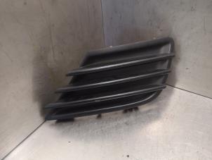 Begagnade Stötfångargrill Peugeot 207/207+ (WA/WC/WM) 1.4 16V Vti Pris på förfrågan erbjuds av Bongers Auto-Onderdelen Zeeland