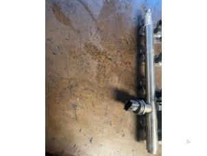 Begagnade Bränsleinsprutningsmunstycke Kia Cee'd Sportswagon (JDC5) 1.6 GDI 16V Pris på förfrågan erbjuds av Bongers Auto-Onderdelen Zeeland