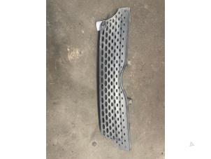 Używane Grill Toyota Yaris Verso (P2) 1.3 16V Cena € 30,00 Procedura marży oferowane przez Bongers Auto-Onderdelen Zeeland