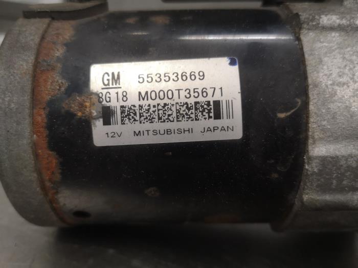 Startmotor van een Opel Insignia 2.8 V6 Turbo 24V 4x4 OPC Ecotec 2011