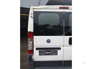 Begagnade Baklucka dörr vänster Fiat Ducato (250) 2.2 D 100 Multijet Euro 4 Pris på förfrågan erbjuds av Bongers Auto-Onderdelen Zeeland