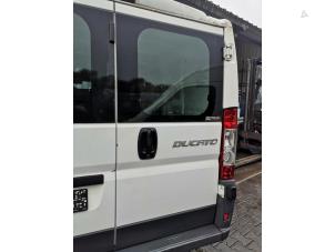 Begagnade Baklucka dörr höger Fiat Ducato (250) 2.2 D 100 Multijet Euro 4 Pris på förfrågan erbjuds av Bongers Auto-Onderdelen Zeeland