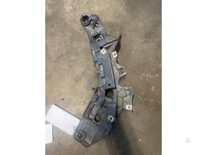 Begagnade Stötfångarfäste, vänster fram Fiat Ducato (250) 2.3 D 180 Multijet Pris på förfrågan erbjuds av Bongers Auto-Onderdelen Zeeland