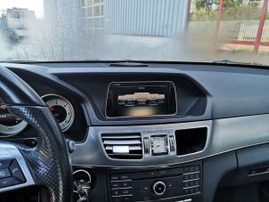 Gebruikte Navigatie Display Mercedes E (W212) E-220 CDI 16V BlueEfficiency,BlueTEC Prijs op aanvraag aangeboden door Bongers Auto-Onderdelen Zeeland