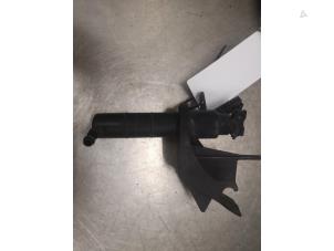 Gebruikte Koplamp Sproeier Volkswagen Polo IV (9N1/2/3) 1.2 12V Prijs op aanvraag aangeboden door Bongers Auto-Onderdelen Zeeland