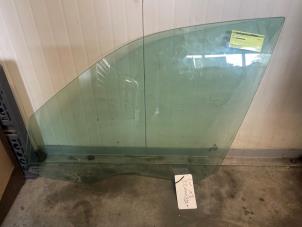 Używane Szyba drzwi lewych przednich wersja 4-drzwiowa BMW X3 (E83) 3.0d 24V Cena na żądanie oferowane przez Bongers Auto-Onderdelen Zeeland
