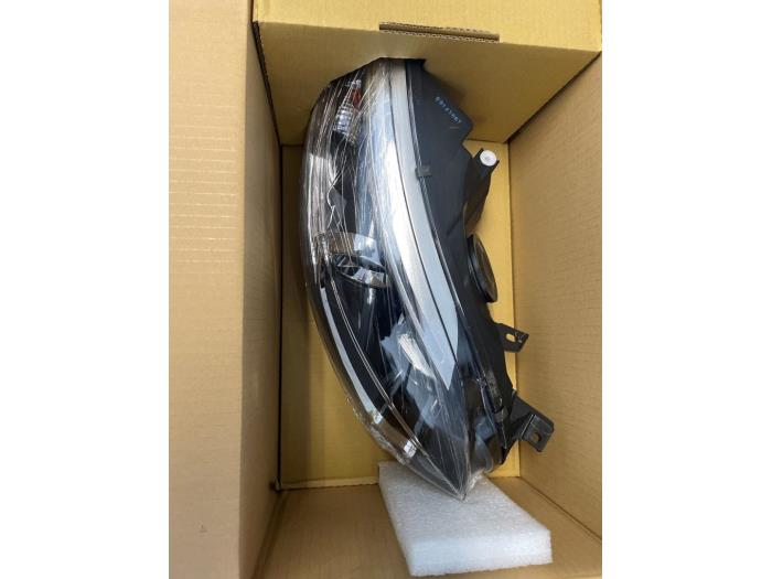 Koplamp rechts van een Renault Captur (2R) 0.9 Energy TCE 12V 2014