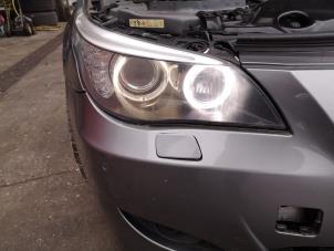 Gebruikte Koplamp rechts BMW 5 serie (E60) 530i 24V Prijs op aanvraag aangeboden door Bongers Auto-Onderdelen Zeeland