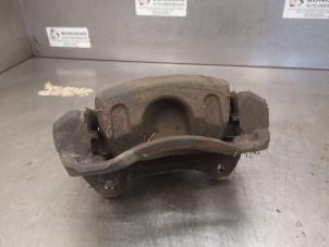 Begagnade Främre bromsok, höger Kia Cee'd Sportswagon (JDC5) 1.6 GDI 16V Pris på förfrågan erbjuds av Bongers Auto-Onderdelen Zeeland