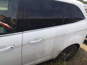 Gebruikte Portier 4Deurs links-achter Ford Grand C-Max (DXA) 1.6 EcoBoost 16V Prijs op aanvraag aangeboden door Bongers Auto-Onderdelen Zeeland
