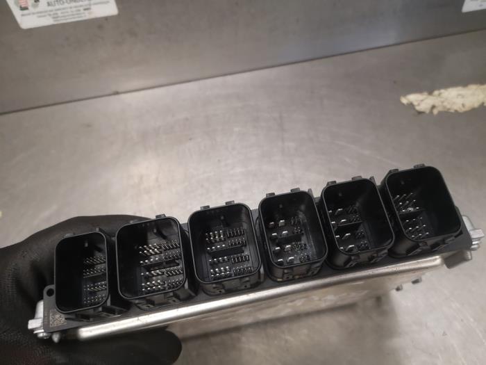 Dator, motorstyrning från en BMW X1 (F48) sDrive 16d 1.5 12V TwinPower 2019