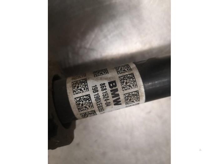 Drivaxel, höger fram från en BMW X1 (F48) sDrive 16d 1.5 12V TwinPower 2019