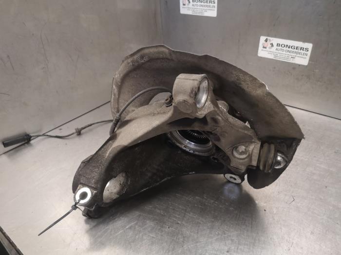 Spindel, höger fram från en BMW X1 (F48) sDrive 16d 1.5 12V TwinPower 2019