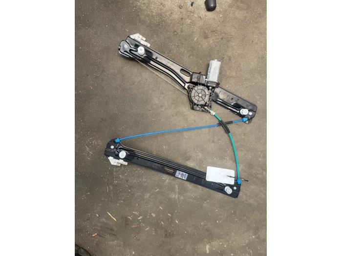 Fönstermekanism, 4-dörrars, höger fram från en BMW X1 (F48) sDrive 16d 1.5 12V TwinPower 2019