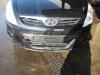 Främre stötfångare från en Hyundai i20, 2008 / 2015 1.2i 16V, Halvkombi (Hatchback), Bensin, 1.248cc, 57kW (77pk), FWD, G4LA, 2008-09 / 2012-12, F5P1; F5P4 2009