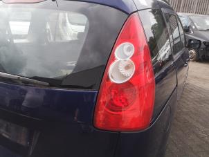 Gebruikte Achterlicht rechts Mazda 5 (CR19) 2.0 CiDT 16V Normal Power Prijs op aanvraag aangeboden door Bongers Auto-Onderdelen Zeeland