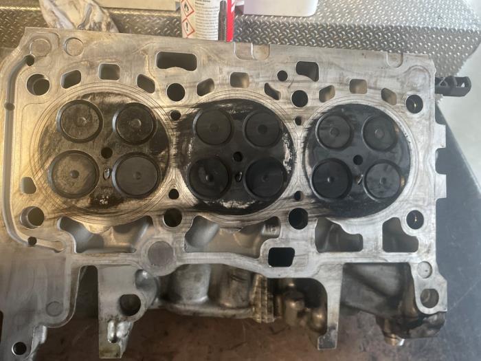 Topplock från en BMW X1 (F48) sDrive 16d 1.5 12V TwinPower 2019