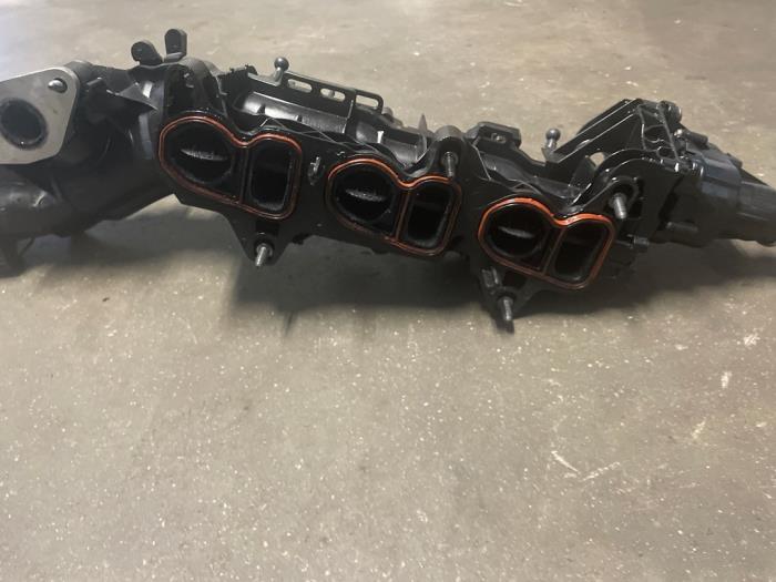 Insugsrör från en BMW X1 (F48) sDrive 16d 1.5 12V TwinPower 2019