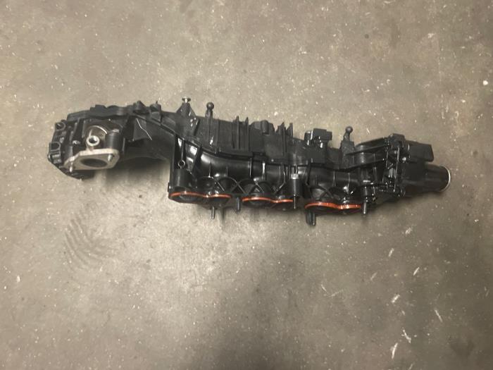 Insugsrör från en BMW X1 (F48) sDrive 16d 1.5 12V TwinPower 2019