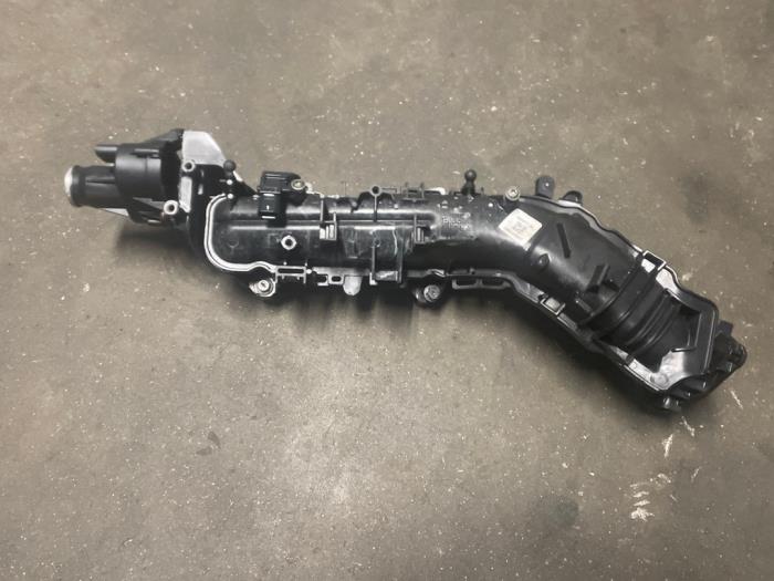 Insugsrör från en BMW X1 (F48) sDrive 16d 1.5 12V TwinPower 2019