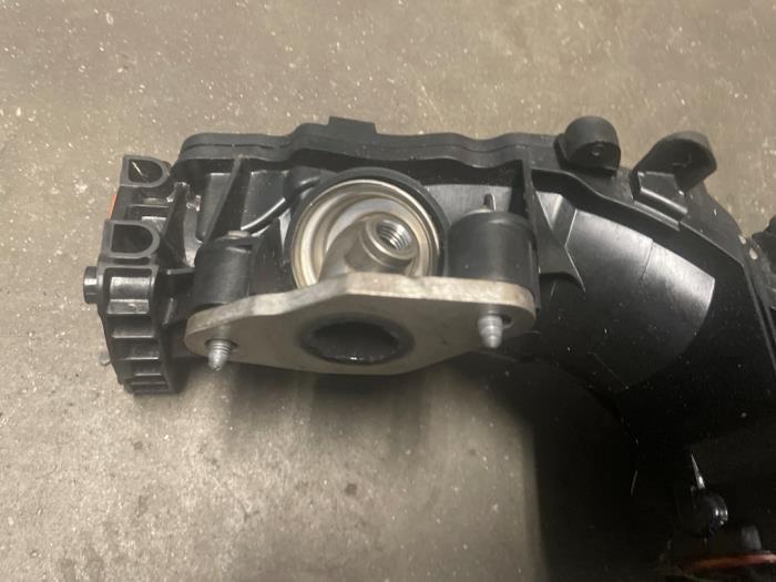 Insugsrör från en BMW X1 (F48) sDrive 16d 1.5 12V TwinPower 2019
