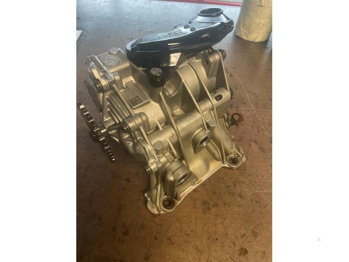 Oljepump från en BMW X1 (F48) sDrive 16d 1.5 12V TwinPower 2019