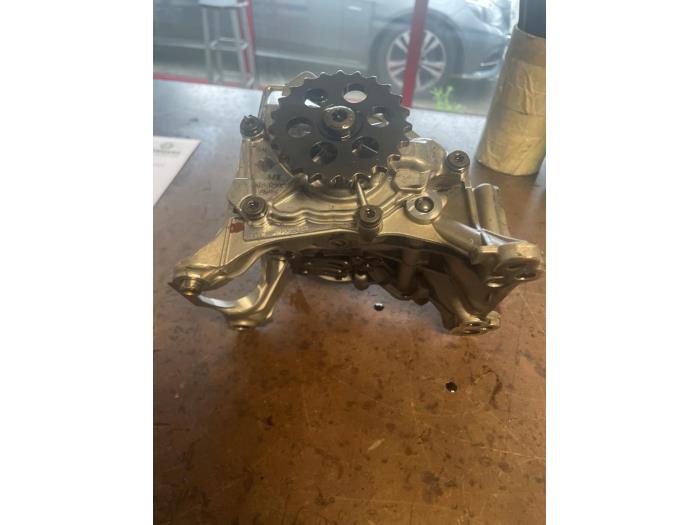 Oljepump från en BMW X1 (F48) sDrive 16d 1.5 12V TwinPower 2019