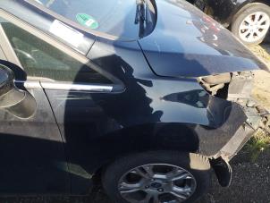 Używane Blotnik prawy przód Ford B-Max (JK8) 1.0 EcoBoost 12V 125 Cena na żądanie oferowane przez Bongers Auto-Onderdelen Zeeland