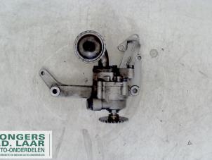 Begagnade Oljepump Kia Sorento I (JC) 2.5 CRDi 16V Pris på förfrågan erbjuds av Bongers Auto-Onderdelen Zeeland