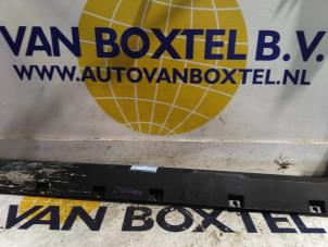 Gebruikte Zijskirt links Dacia Duster (SR) 1.3 TCE 150 16V 4x4 Prijs € 127,05 Inclusief btw aangeboden door Autodemontagebedrijf van Boxtel